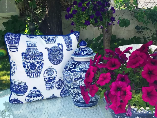 Bleu Blanc Porcelain Vases Piped Pillow Cover