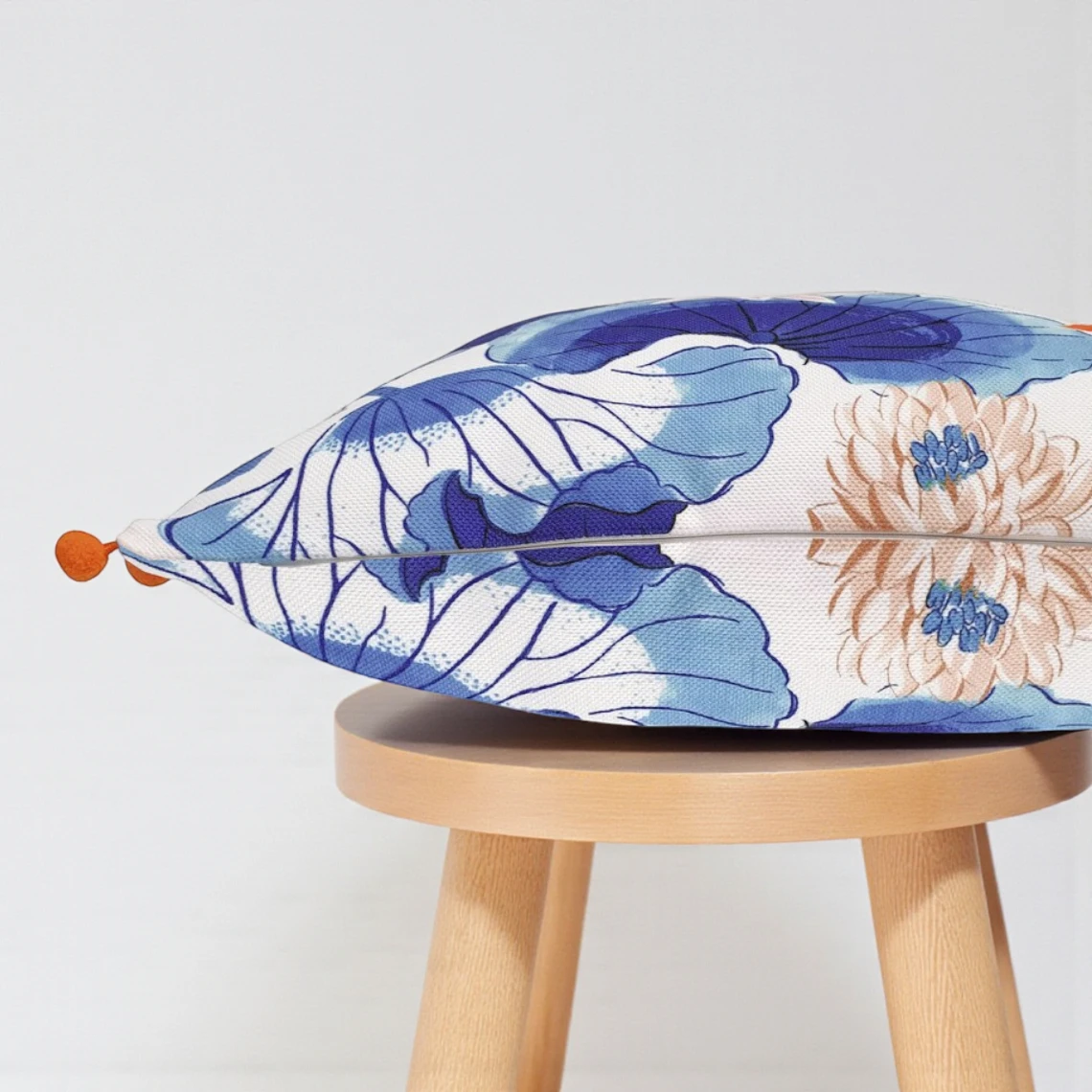 Kissenbezug mit Aquarell-Koi-Fisch-Pompon